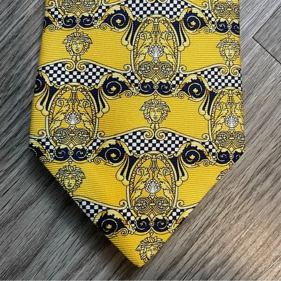 GIANNI VERSACE Vintage Medusa Head Print Yellow 100% Silk Tie - Picture 2 of 11